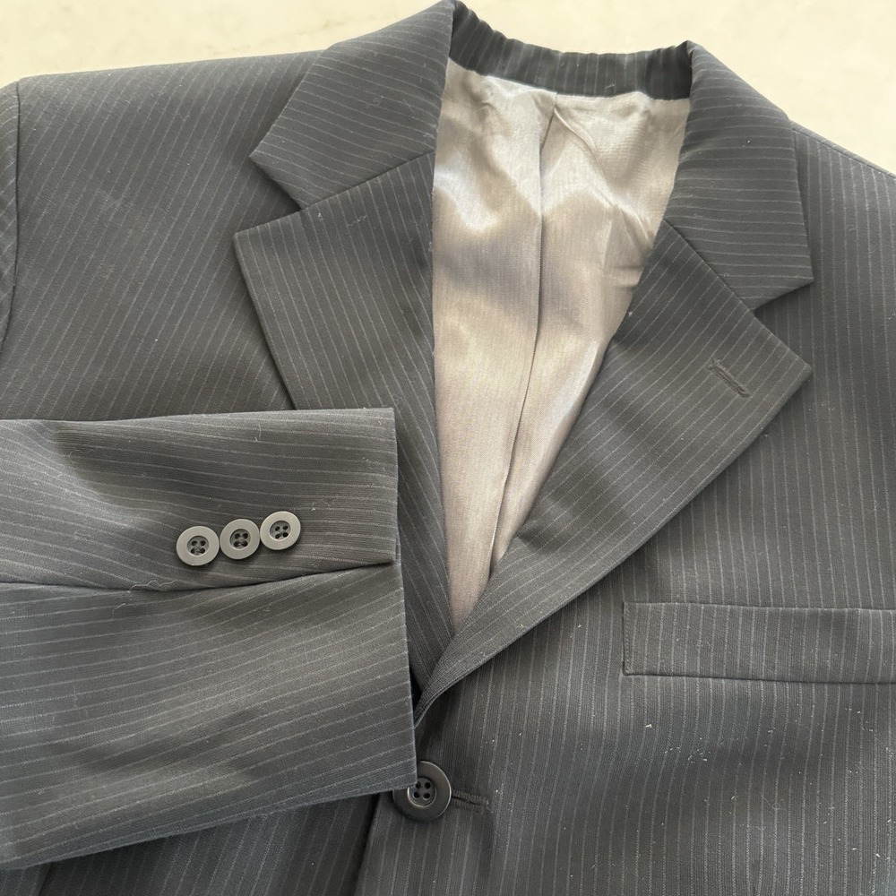 Cezani Mens Narrow Pinstripe Suitcoat 100% Wool Black 40R 3 Button